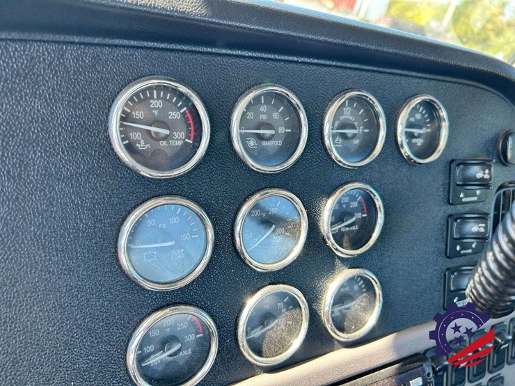 2018-peterbilt-389-image-93
