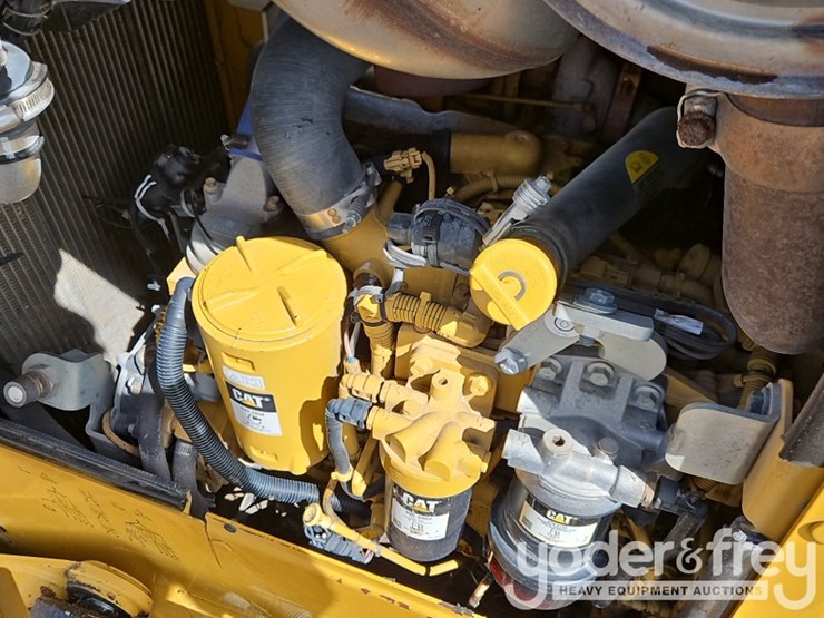 2021-caterpillar-d4-lgp-image-31