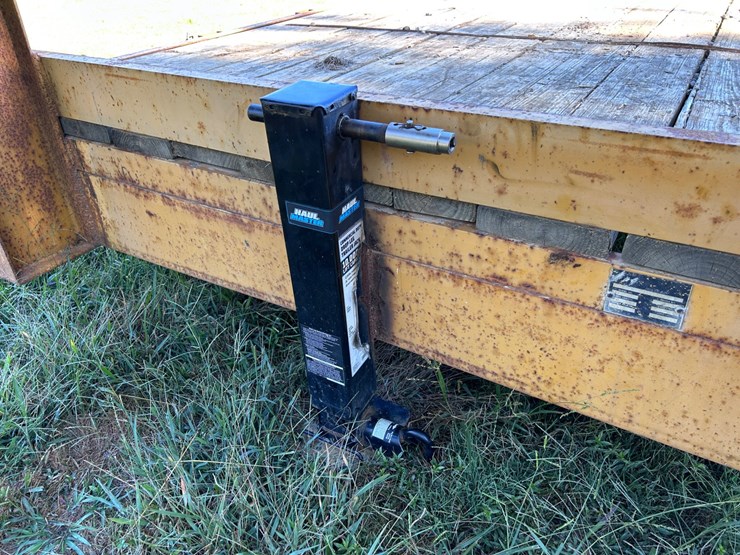#93-•-20’-matthews-tandem-axle-gooseneck-trailer-image-3