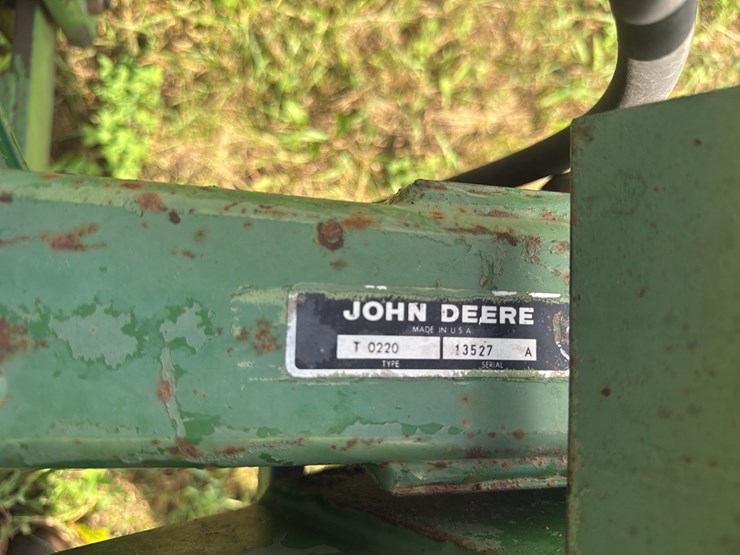 john-deere-220-image-10