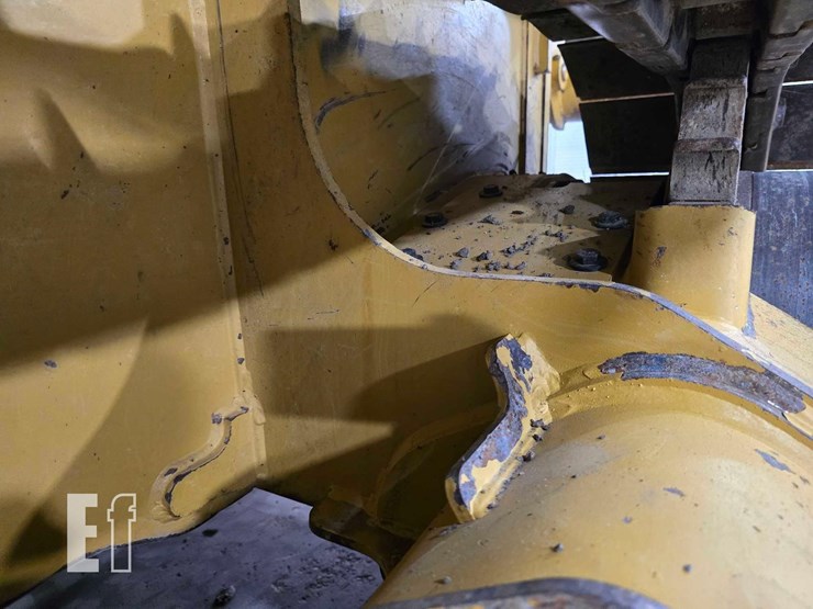 2021-caterpillar-d2-image-25