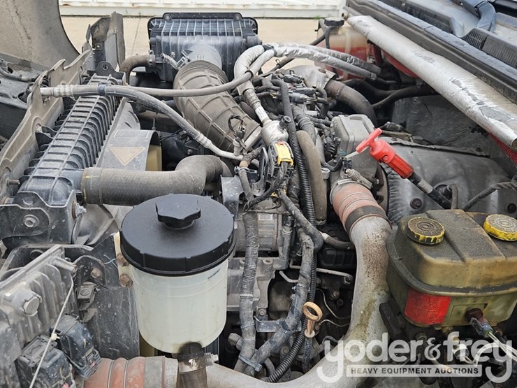 2020-chevrolet-silverado-5500hd-image-36