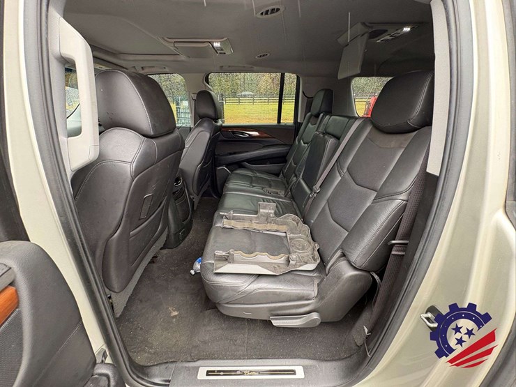 2017-cadillac-escalade-esv-luxury-image-56