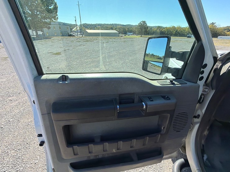 #98-•-2013-ford-xlt-f-250-pickup-truck-image-19