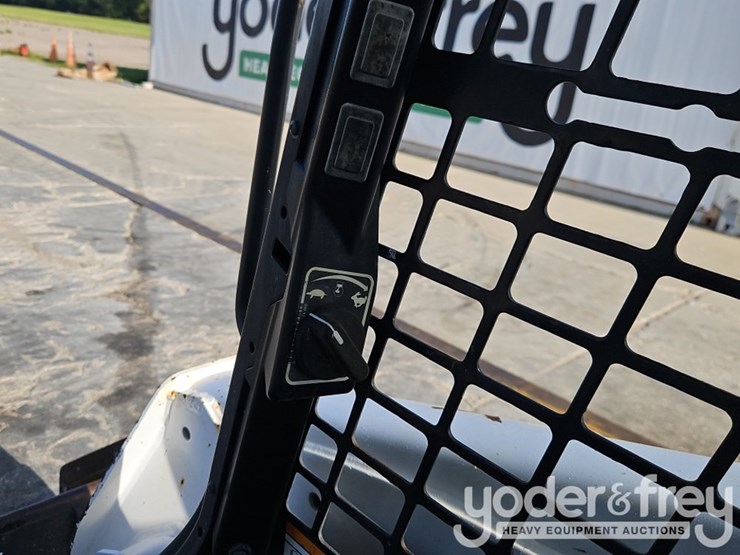 2019-bobcat-t595-image-31