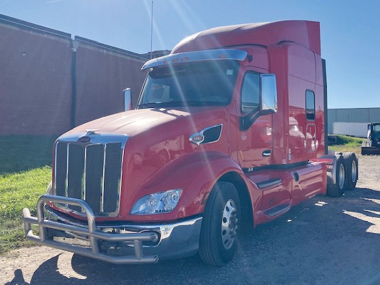 2020-peterbilt-579-image-1