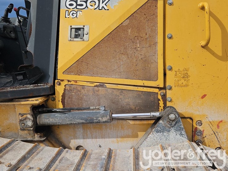 2013-deere-650k-lgp-image-13