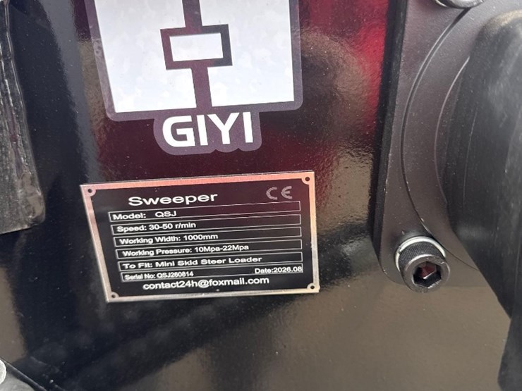 new-giyi-co-mini-stand-on-skidloader-job-broom-attachment-model-qsj-image-2