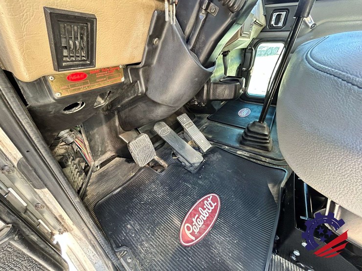 2007-peterbilt-335-image-86