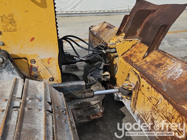 2013-deere-650k-lgp-image-14