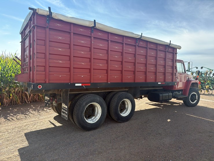 1979-international--model-1924-tandem-grain-truck,-81,877-miles,-4x4-manual-transmission,-gas,-roll-tarp-image-16