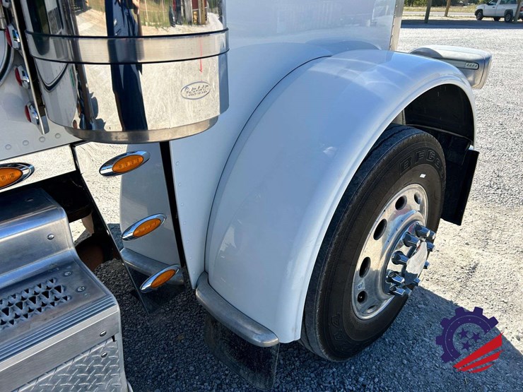 2018-peterbilt-389-image-46