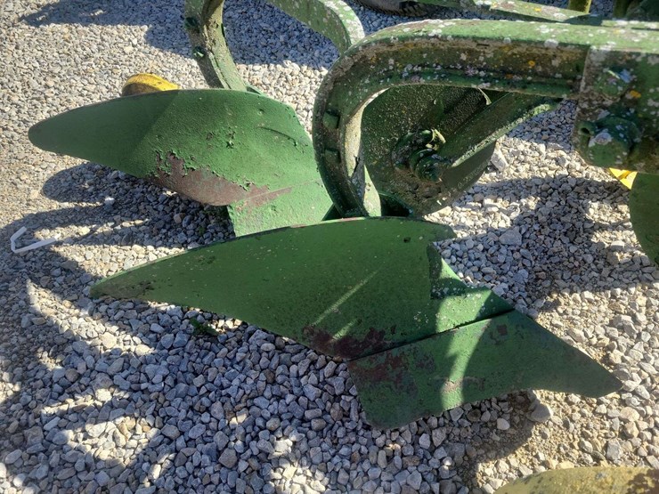 john-deere-two-bottom-plow-image-9