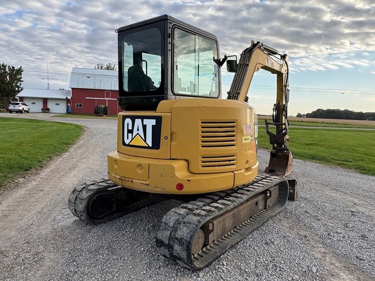 2014-caterpillar-305-image-5