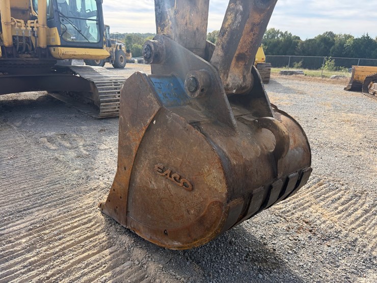 2012-komatsu-pc210-lc-10-image-21