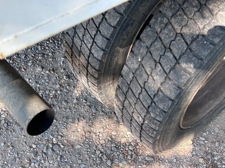 2002-ford-f550-xl-image-8