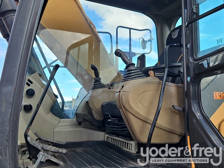 2016-case-cx250d-image-28