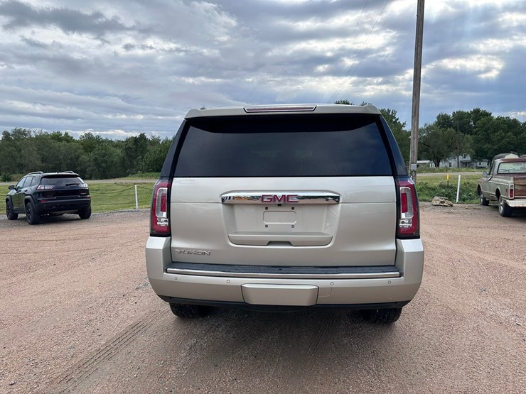 2017-gmc-yukon-denali-image-11