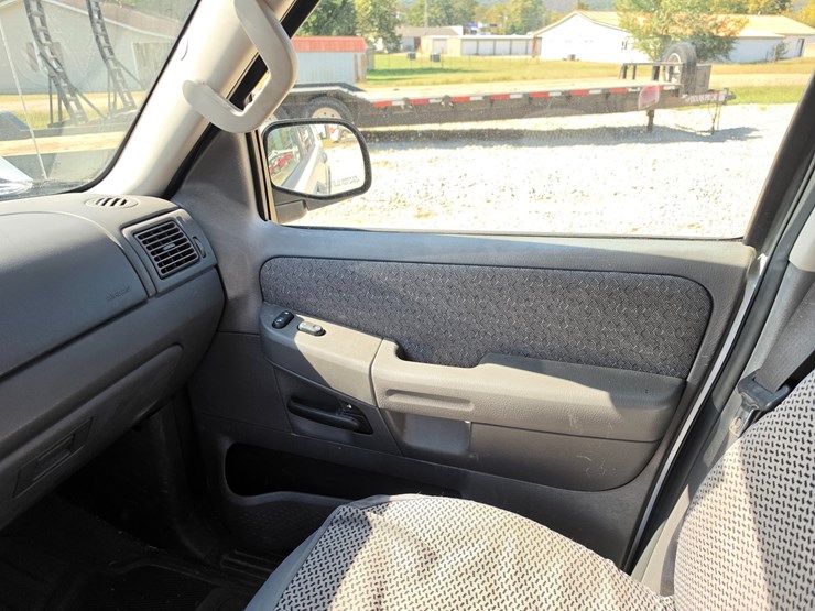 2003-ford-explorer-image-34