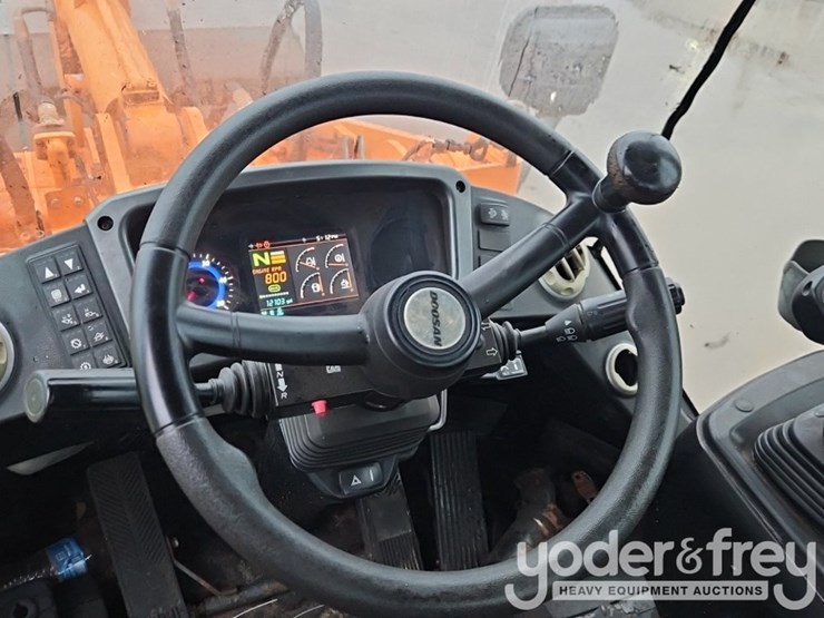 2018-doosan-dl220-5-image-28