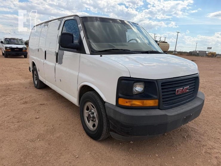 2003-gmc-savana-g1500-image-2