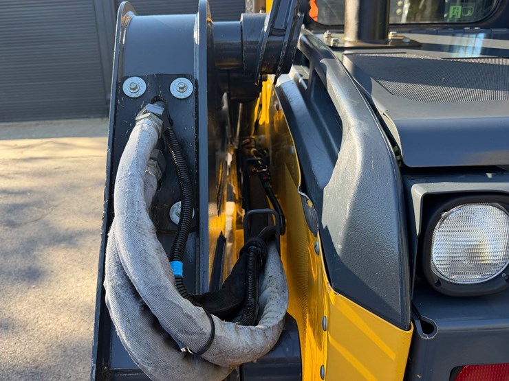 2021-deere-325g-image-22