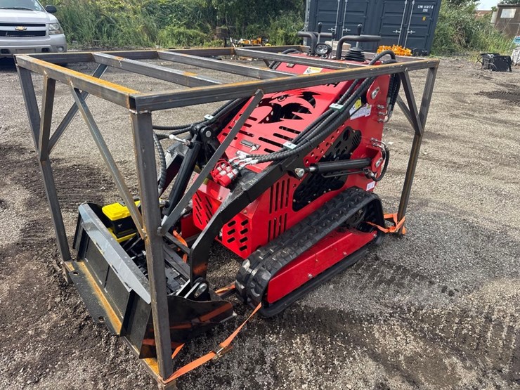 new-sd-lanch-co-mini-stand-on-skidloader-model-sdll60-image-4
