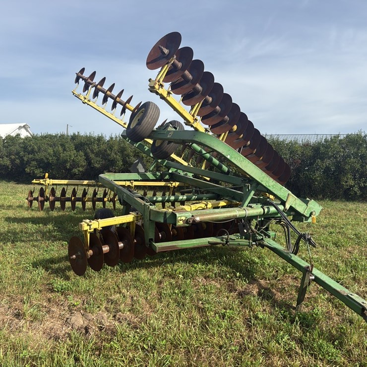 JOHN DEERE 220