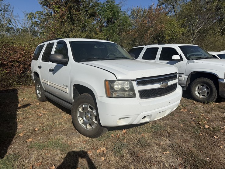 2009-chevrolet-tahoe-image-2