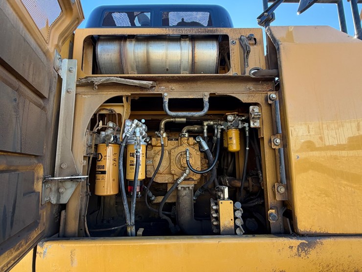 2017-caterpillar-336-image-29