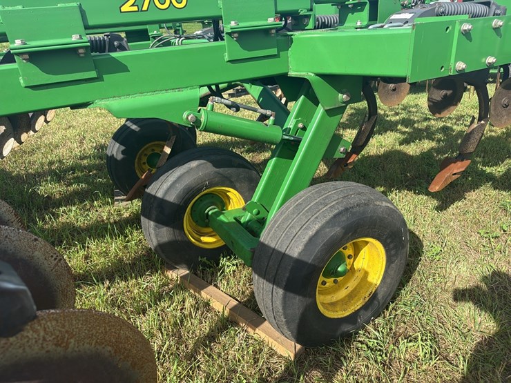 john-deere-2700-image-7