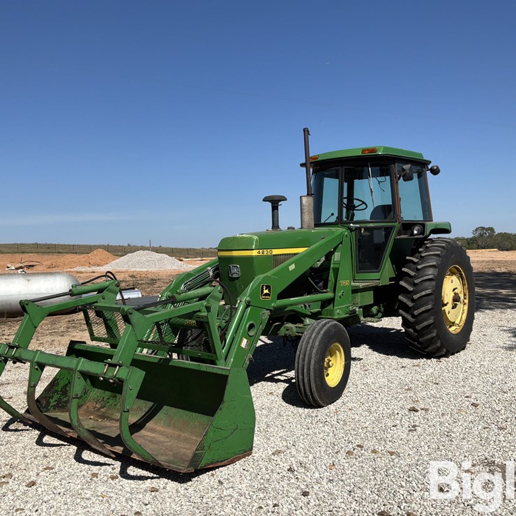 1977 JOHN DEERE 4230