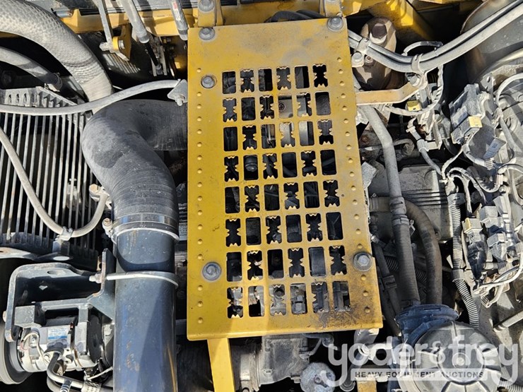 2015-komatsu-pc360-lc-11-image-36