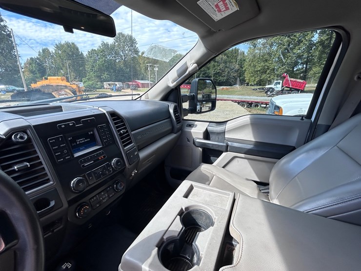 #69-•-2019-ford-super-duty-flatbed-truck-image-29