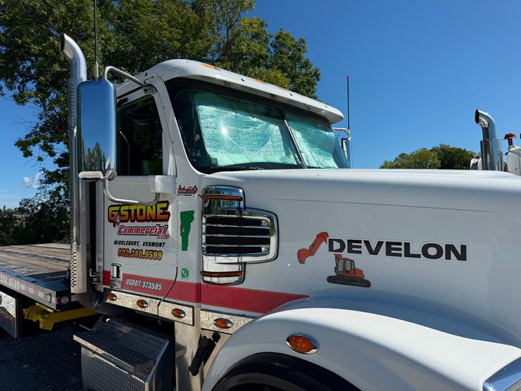 2018-freightliner-122sd-image-16