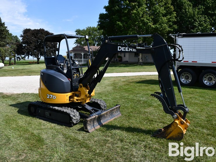 2020-deere-27d-image-3