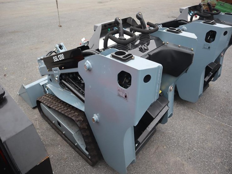 ssl-1200-mini-skidsteer-image-5