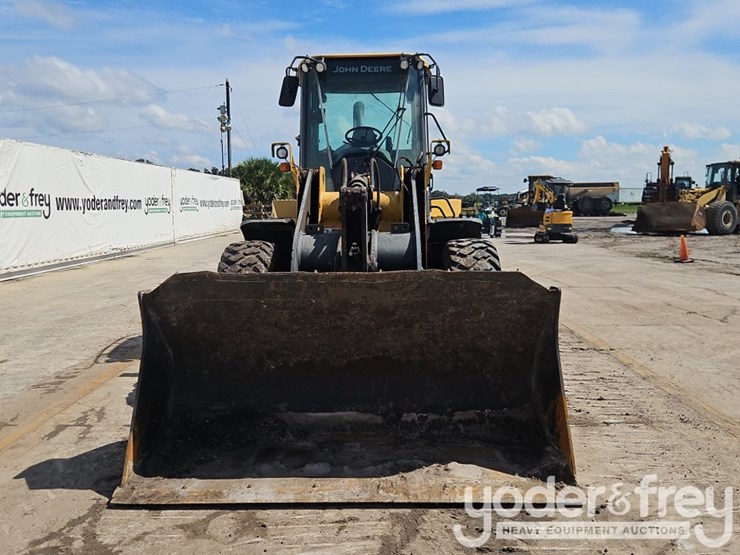 2019-deere-444k-image-8