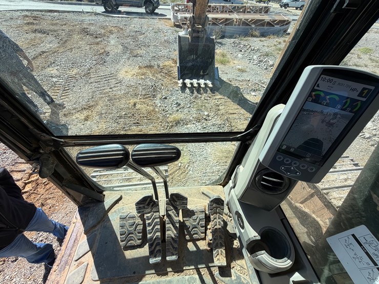 2016-caterpillar-323fl-image-42