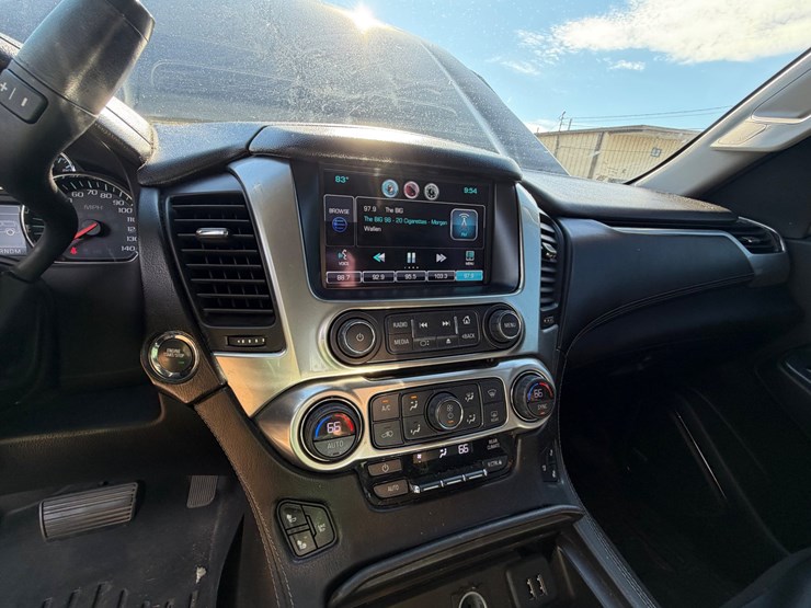 2015-chevrolet-tahoe-ltz-image-25
