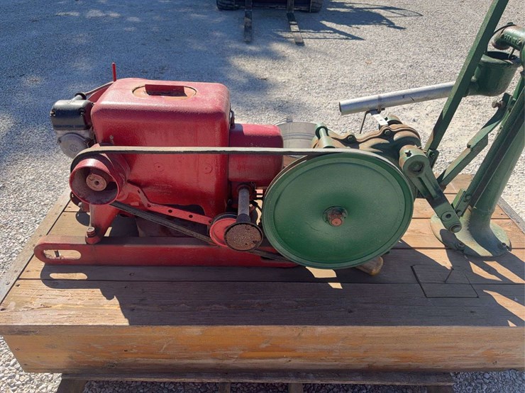 well-pump-display-image-3