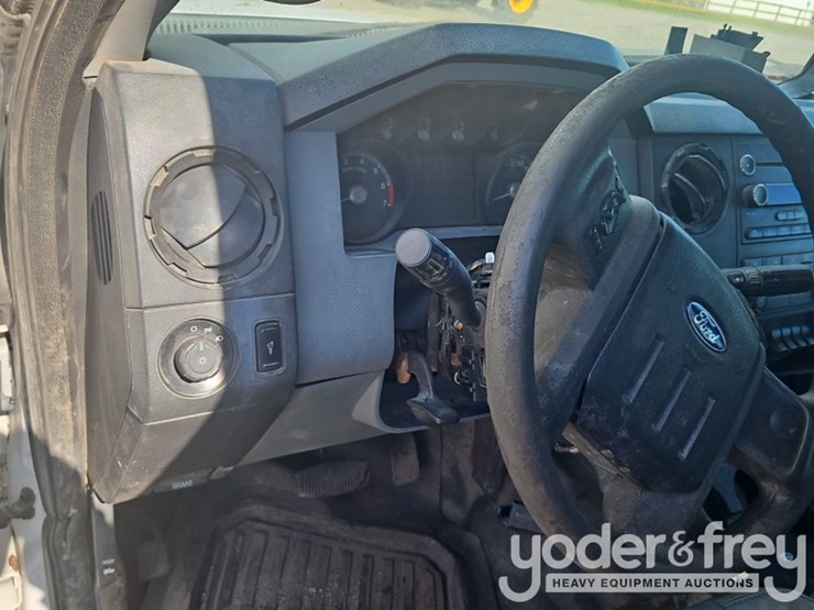 2014-ford-f350-xl-image-25