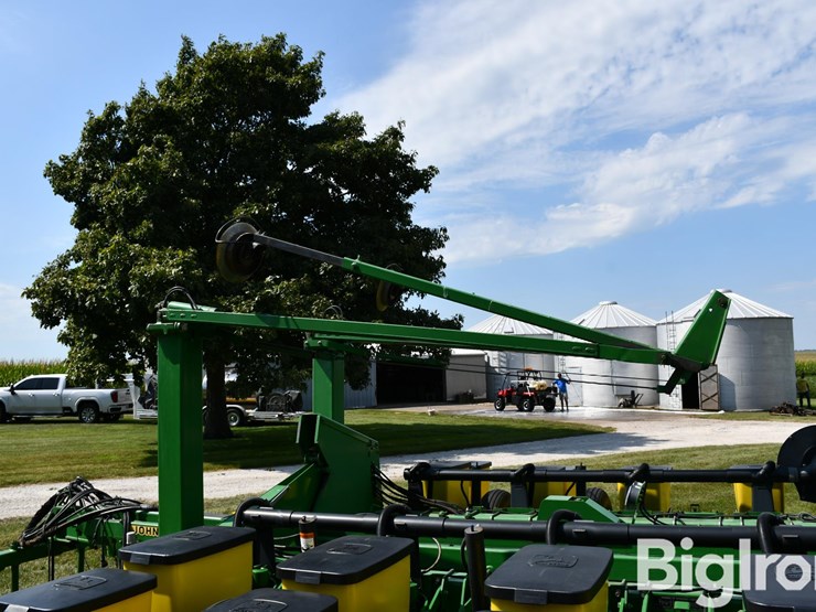 2000-john-deere-1770-image-16