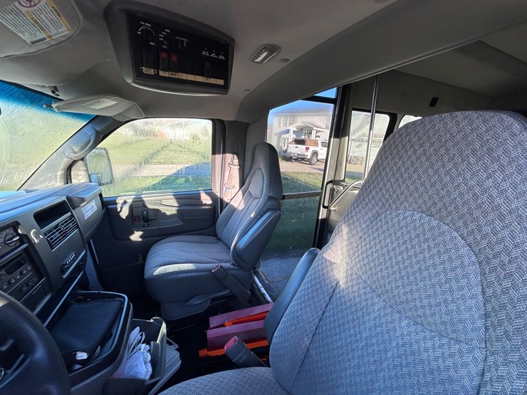 #95-•-2007-chevrolet-express-van-image-23
