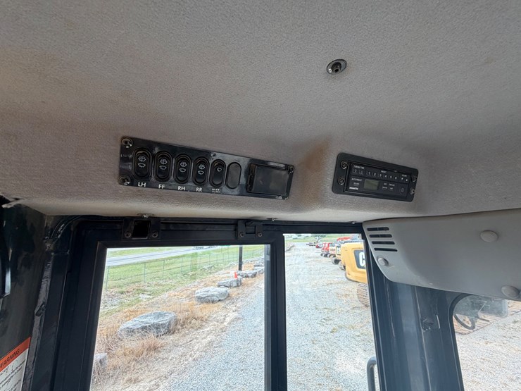2018-komatsu-d51pxi-24-image-20