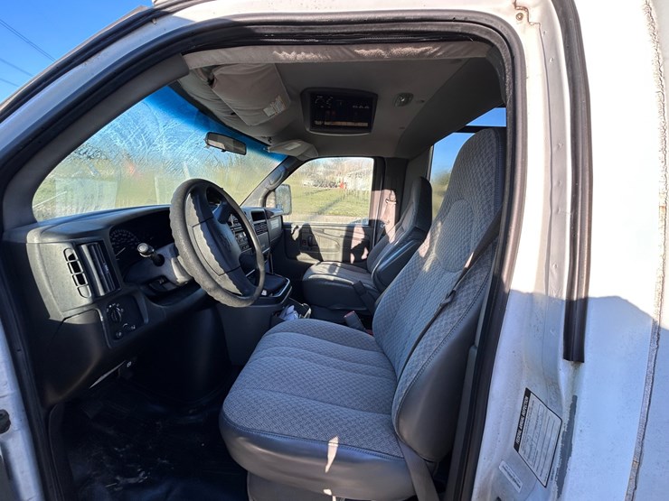 #95-•-2007-chevrolet-express-van-image-22