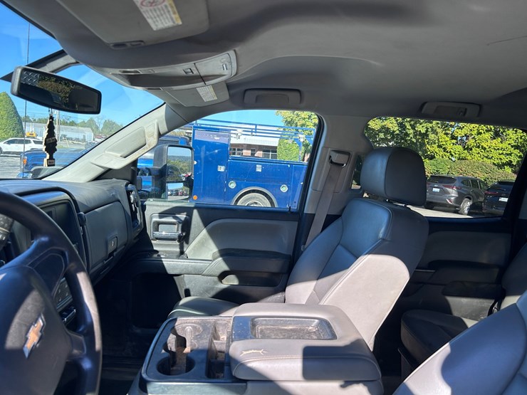 2016-chevrolet-3500-image-36