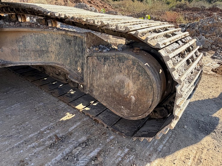 2017-caterpillar-336-image-15