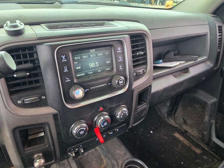 2015-dodge-3500-image-26