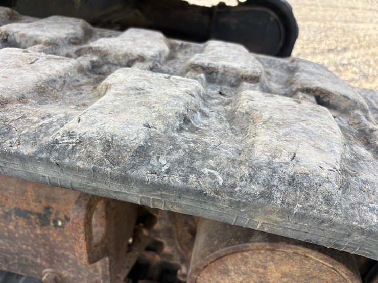 2014-caterpillar-305-image-22